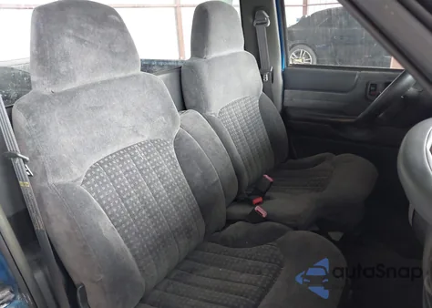 2001 Chevrolet S-10 Ls from USA, damaged, VIN 1GCCS145718229751